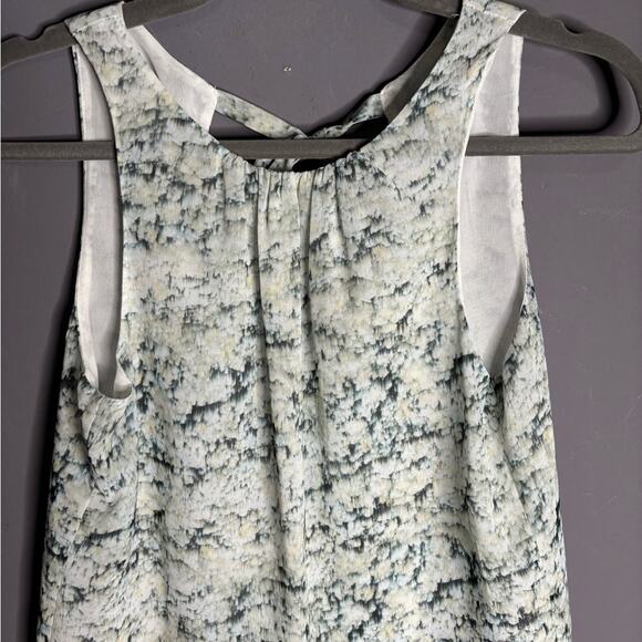 H&M Green Printed Sleeveless Blouse With Back Cutout & Tie Size 2 - Picture 2 of 6